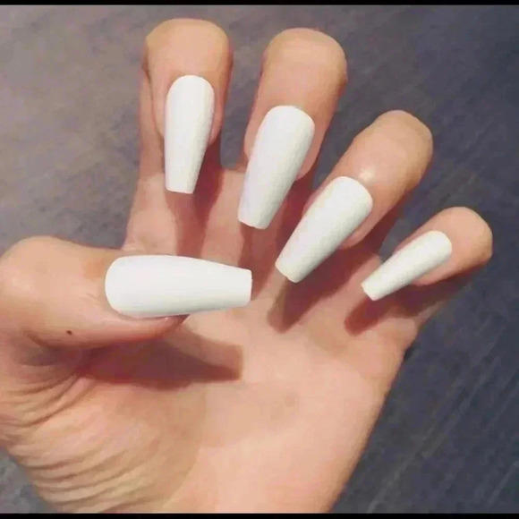 🆕 Pretty Woman Faux Nails White With Stones 🆕 - Picture 4 of 4